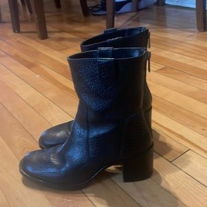 Leather black textured Vince Camuto booties